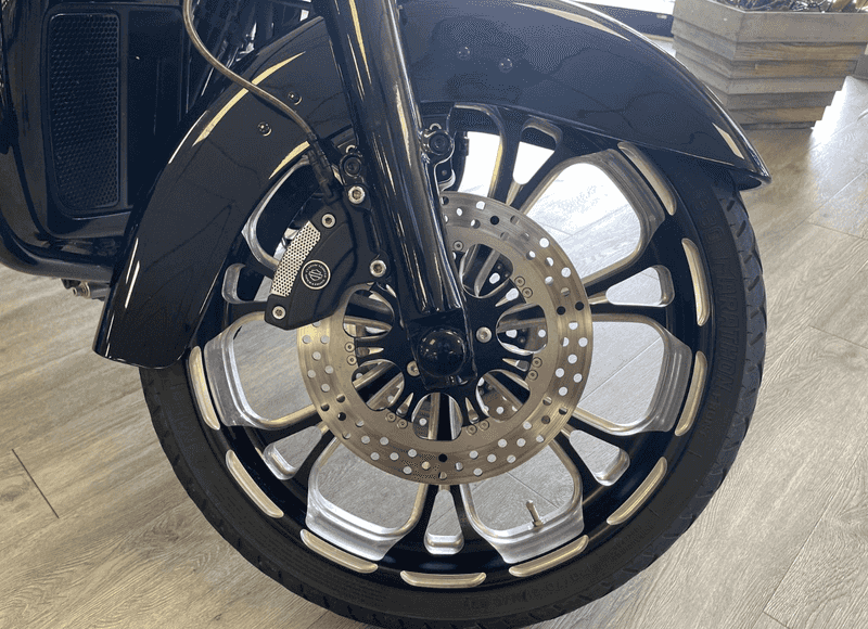 2016 Harley Davidson FLHXSE / CVO Street Glide photo 4