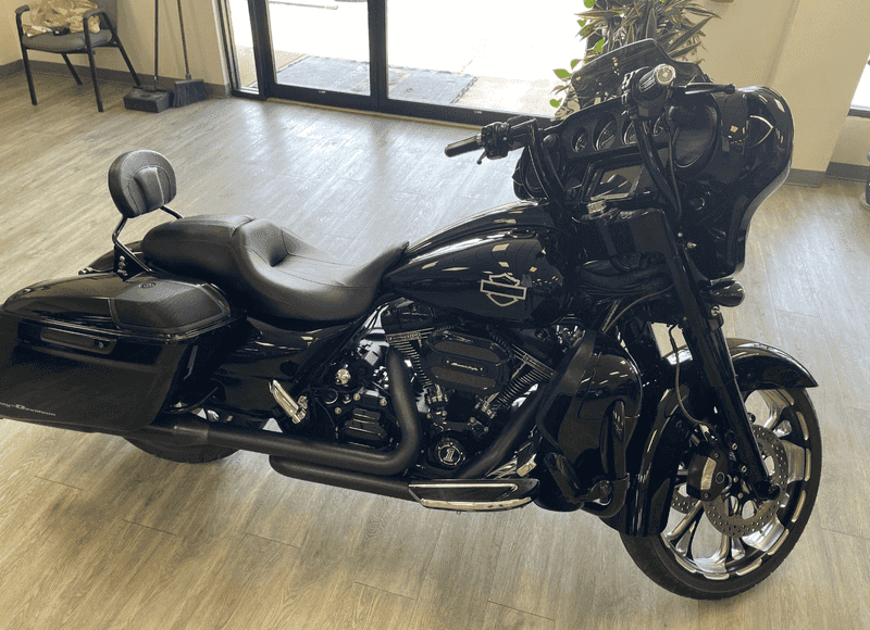 2016 Harley Davidson FLHXSE / CVO Street Glide photo 2