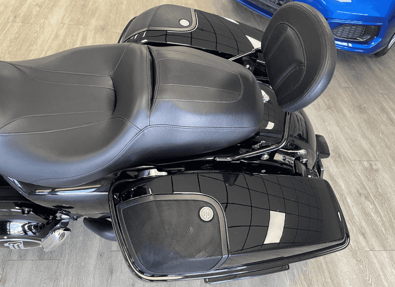 2016 Harley Davidson FLHXSE / CVO Street Glide photo 3