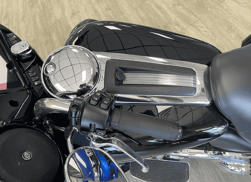 2022 Harley Davidson FLHTK / Ultra Limited photo 6