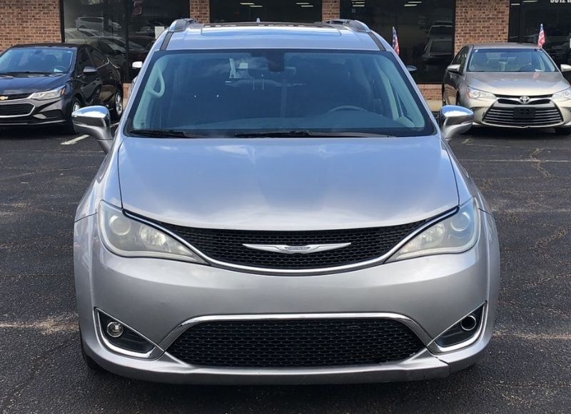 2018 Chrysler Pacifica Limited photo 2