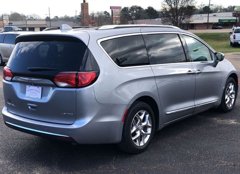2018 Chrysler Pacifica Limited photo 4