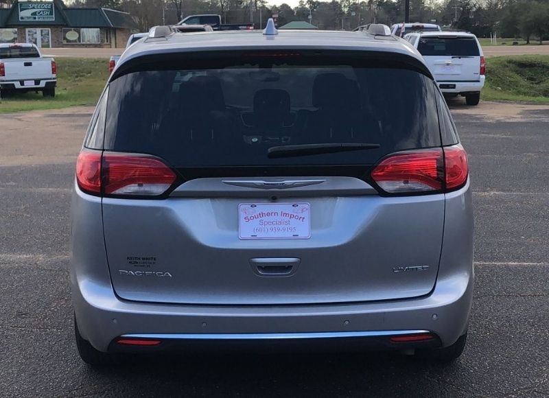 2018 Chrysler Pacifica Limited photo 5
