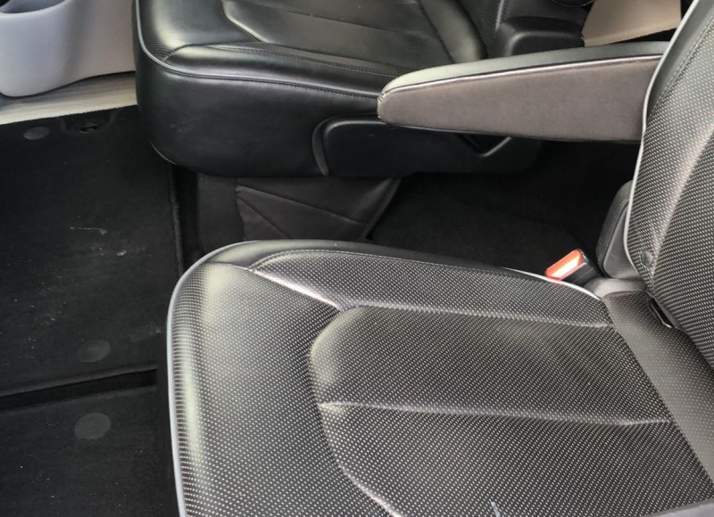 2018 Chrysler Pacifica Limited photo 8