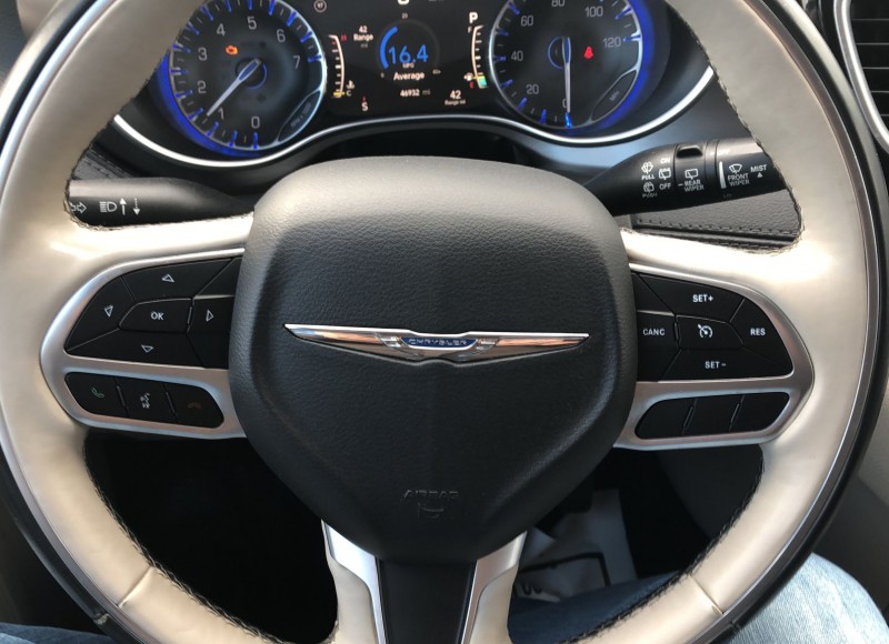 2018 Chrysler Pacifica Limited photo 11