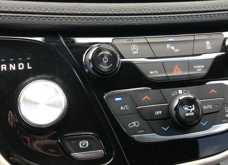 2018 Chrysler Pacifica Limited photo 14