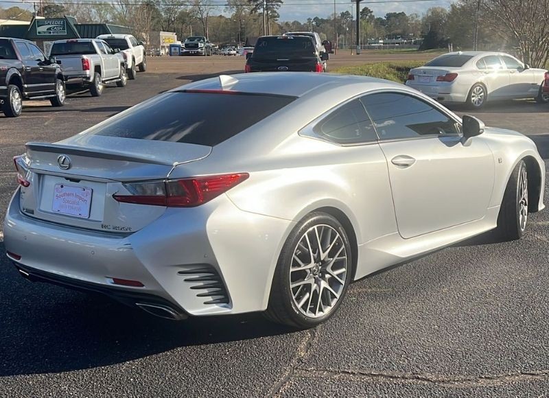 2017 Lexus RC 200t photo 4