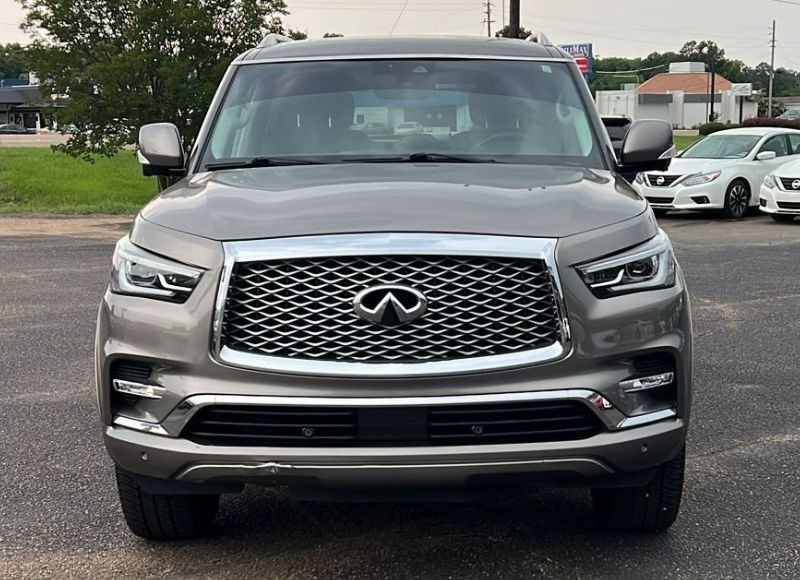 2019 Infiniti QX80 Luxe photo 2