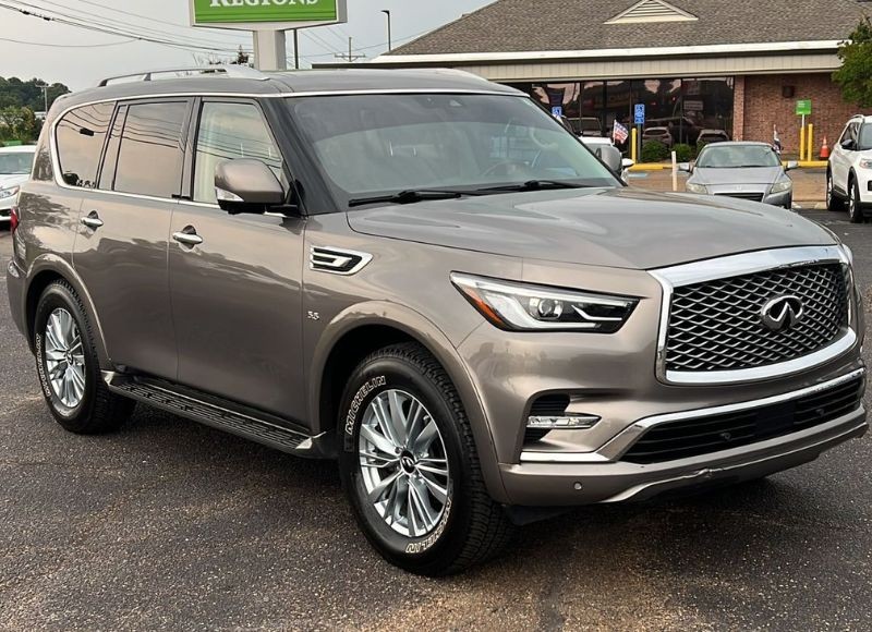 2019 Infiniti QX80 Luxe photo 3