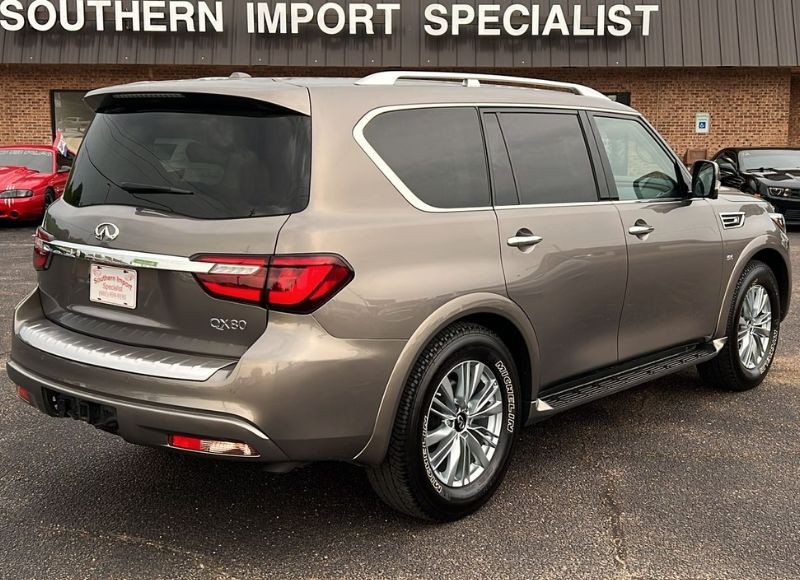 2019 Infiniti QX80 Luxe photo 4