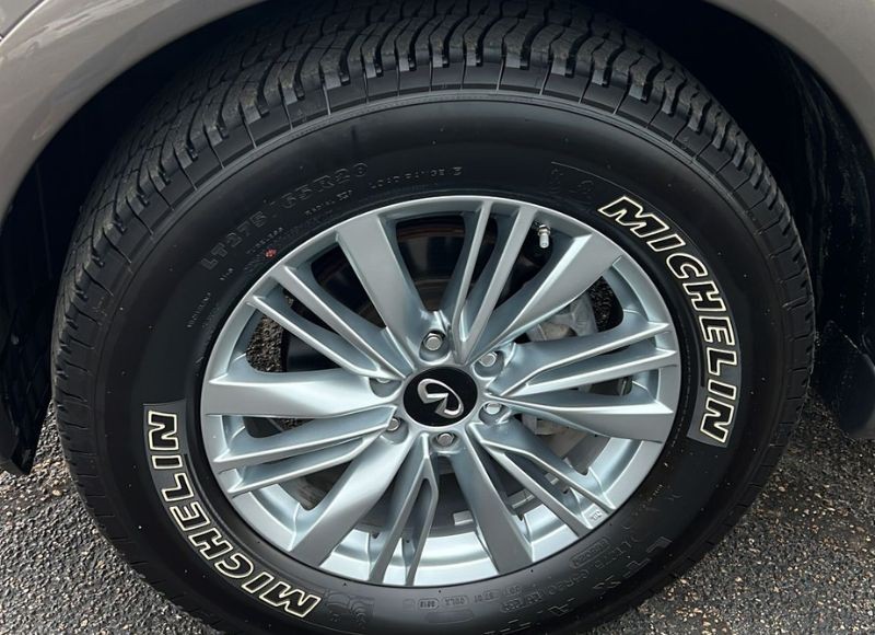 2019 Infiniti QX80 Luxe photo 15