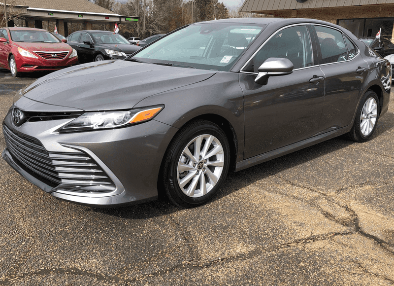 2024 Toyota Camry LE's photo