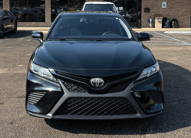 2019 Toyota Camry SE photo 2