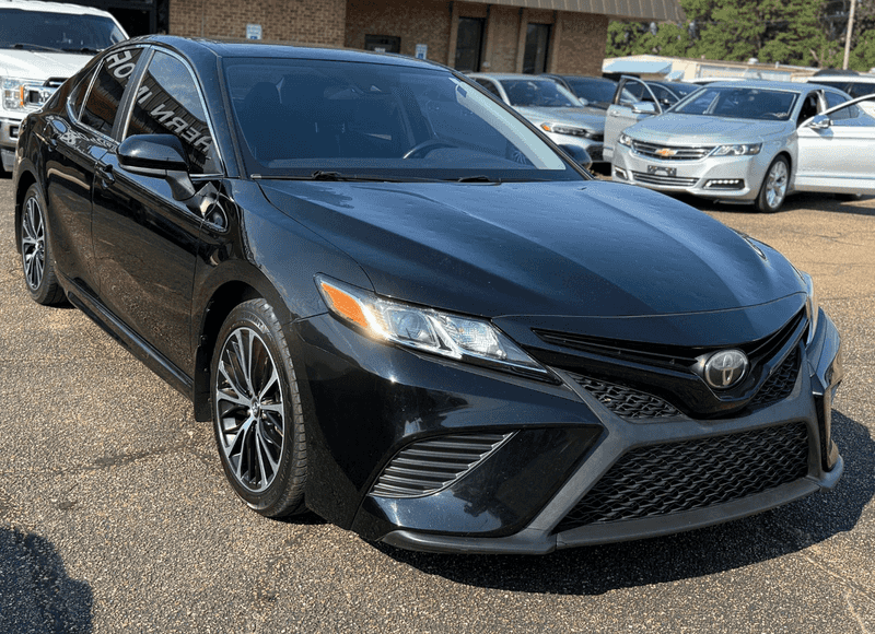 2019 Toyota Camry SE photo 3