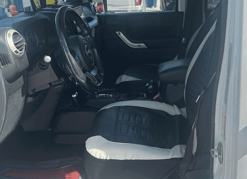 2015 Jeep Wrangler Unlimited Sahara photo 7