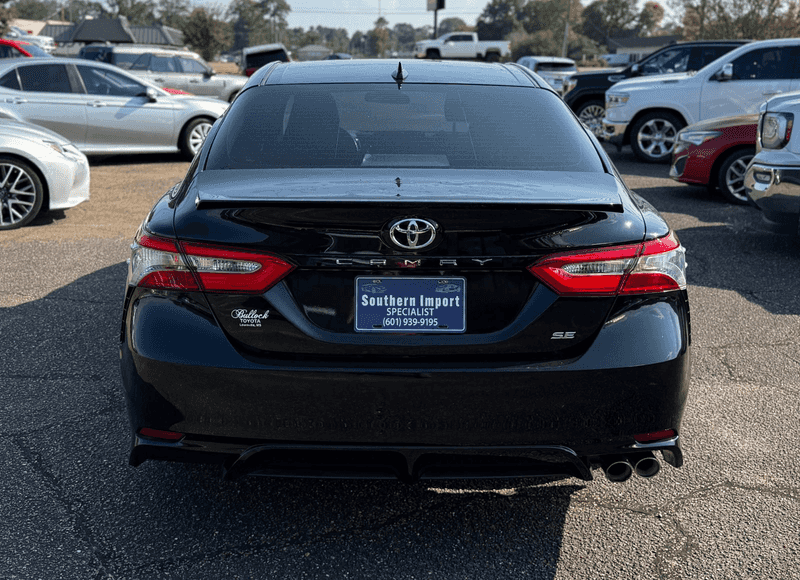 2019 Toyota Camry SE photo 5