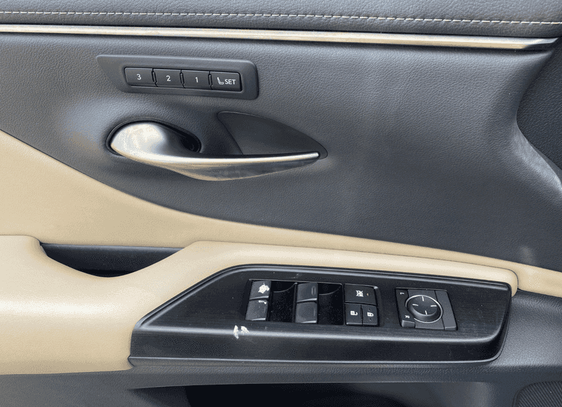 2019 Lexus ES 350 photo 9
