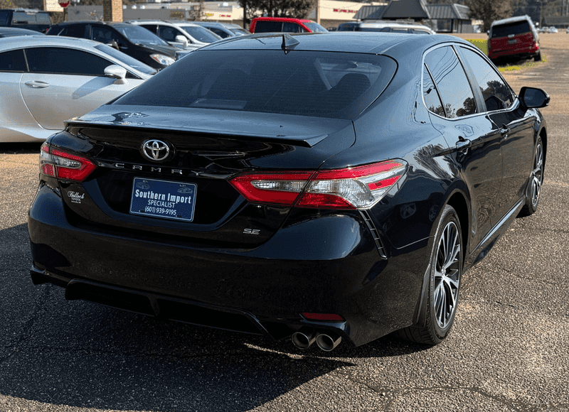 2019 Toyota Camry SE photo 4