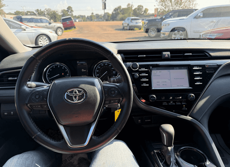 2019 Toyota Camry SE photo 12