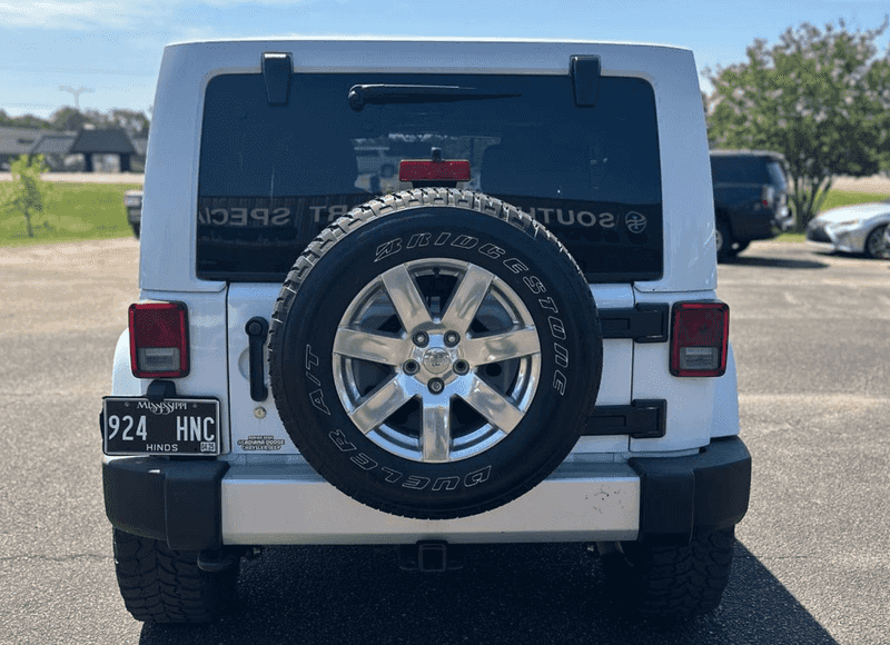 2015 Jeep Wrangler Unlimited Sahara photo 5