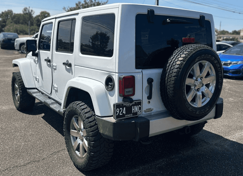 2015 Jeep Wrangler Unlimited Sahara photo 6
