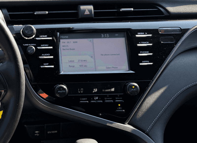 2019 Toyota Camry SE photo 13