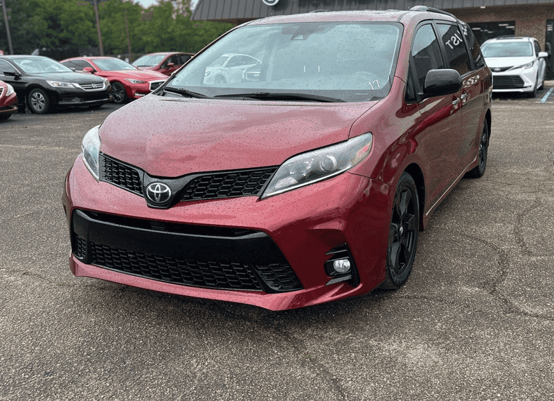 2020 Toyota Sienna SE Premium's photo