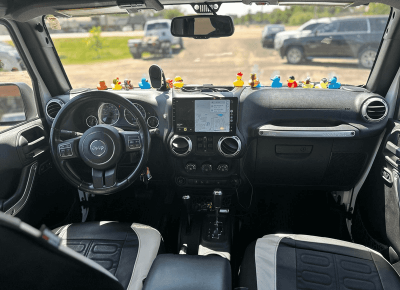 2015 Jeep Wrangler Unlimited Sahara photo 12