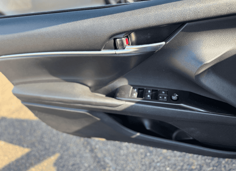 2019 Toyota Camry SE photo 9