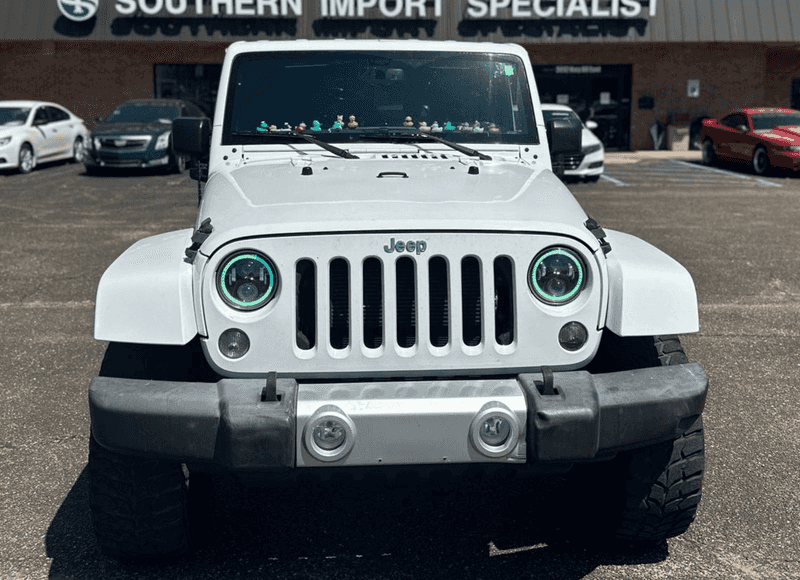 2015 Jeep Wrangler Unlimited Sahara photo 2