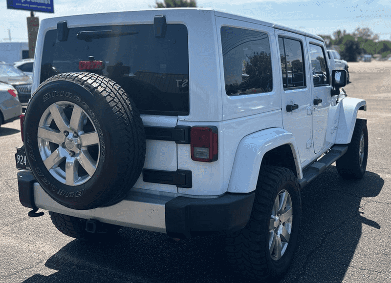 2015 Jeep Wrangler Unlimited Sahara photo 4